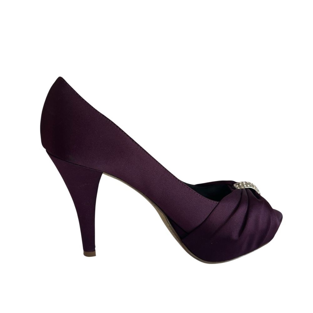 Michelangelo Purple Satin heels with Rhinestones size 8.5 M